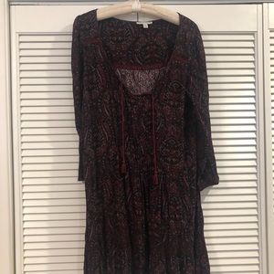 American Eagle Dress size medium burgundy print rayon 3/4 length sleeve